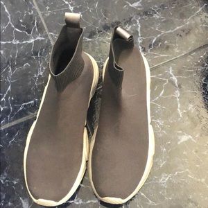 Nila&Nila grey and white stretch sock sneakers 37